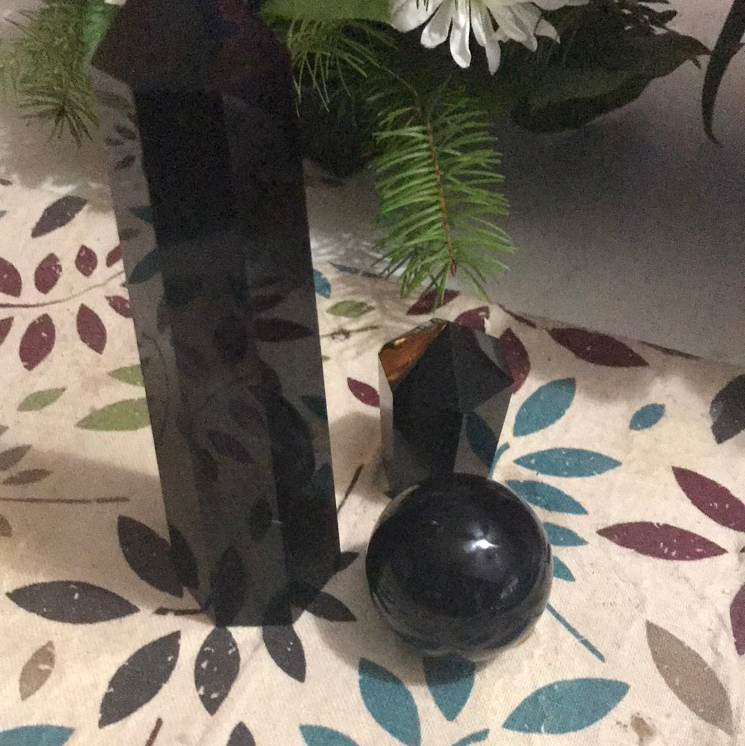 Black obsidian Tina selenite