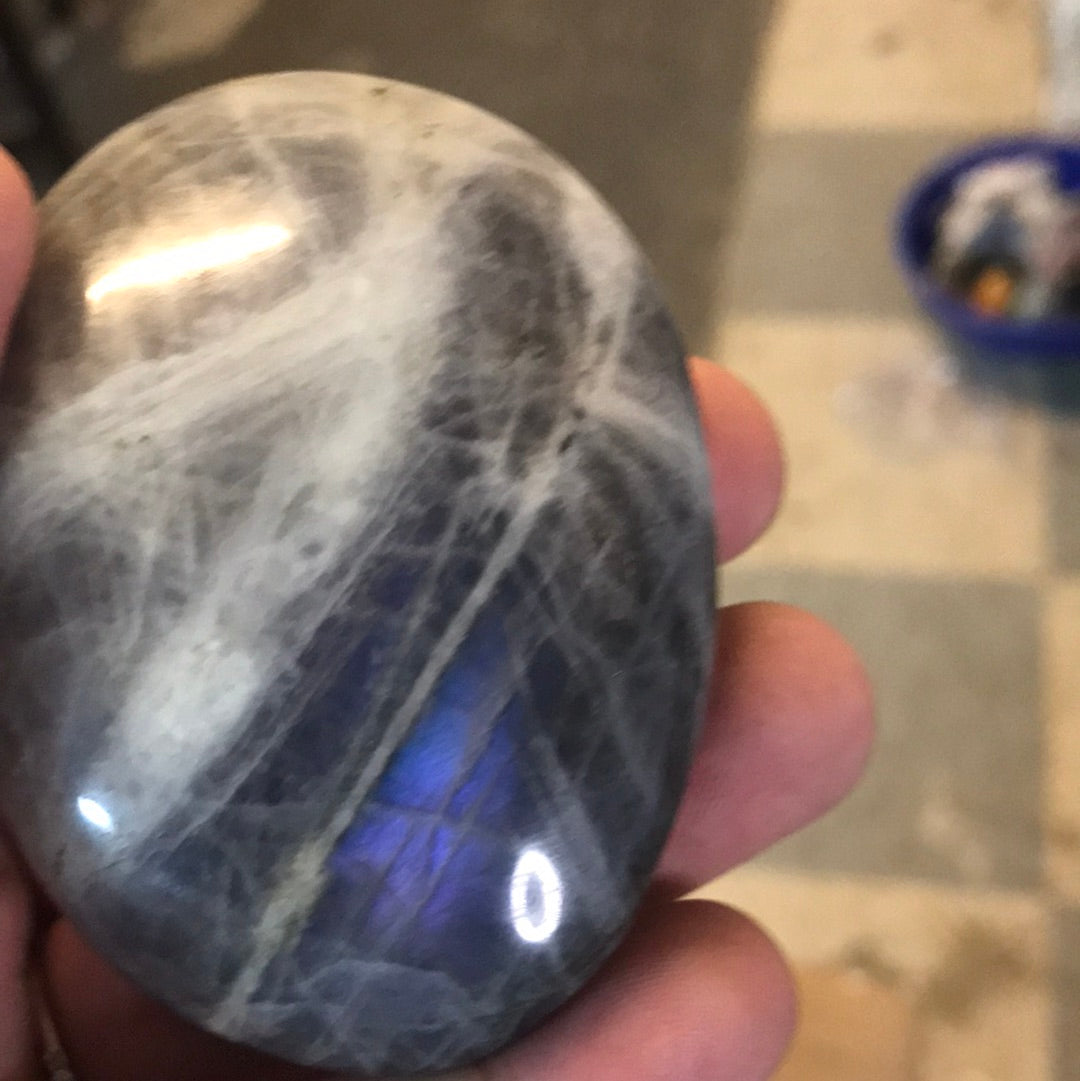 Labradorite palm pinkle