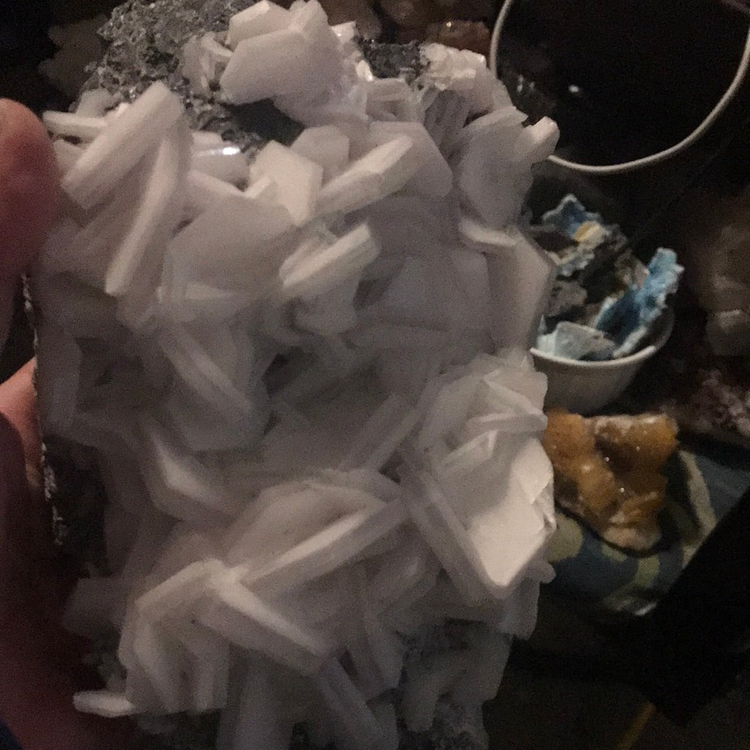 Pink calcite with pyrite and sandwiche calcite Kristen