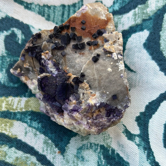 Phantom quartz and cubic fluorite